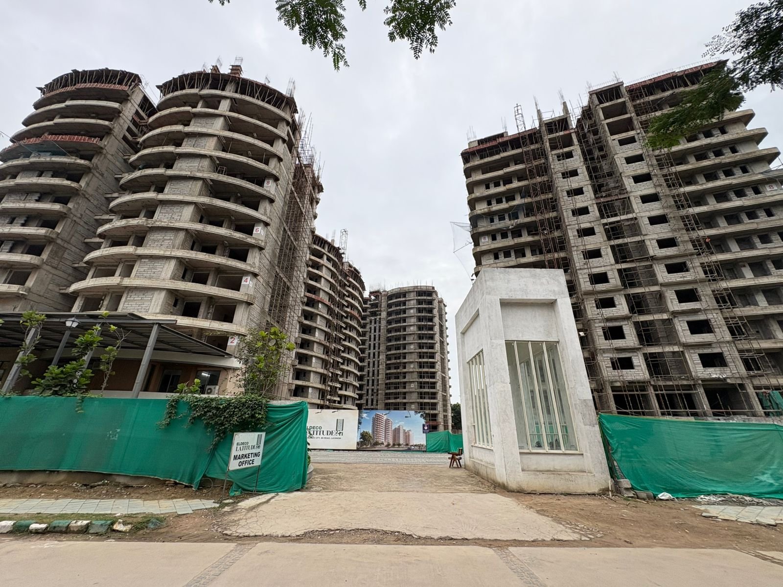 Apartment at Sitapur Road